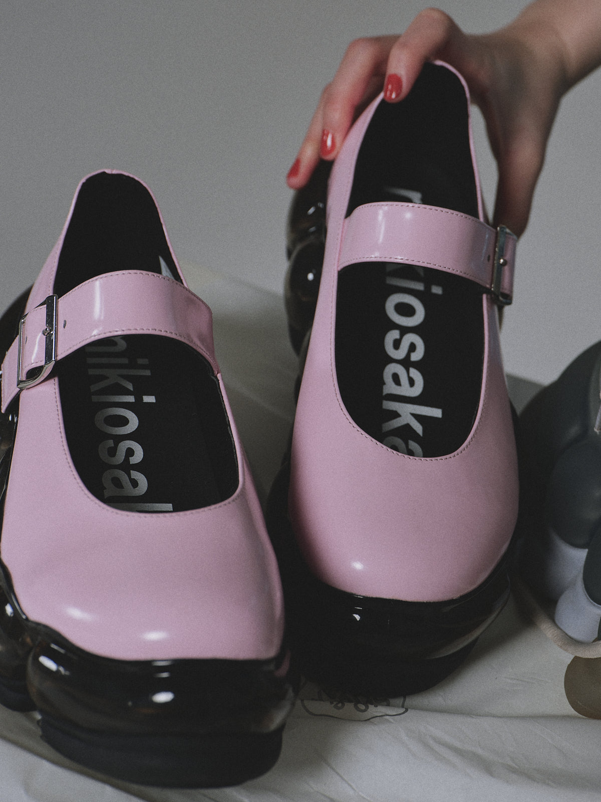 新款“珠宝”玛丽珍/粉黑