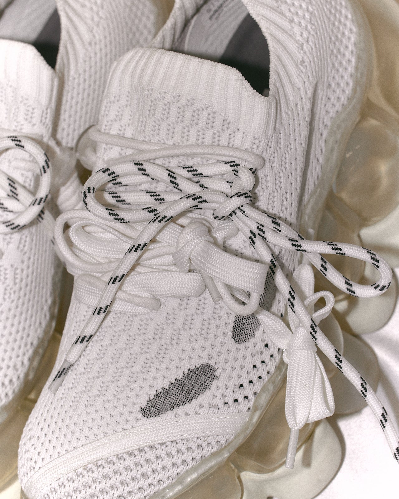 "Jewelry" Ark Confusing / White