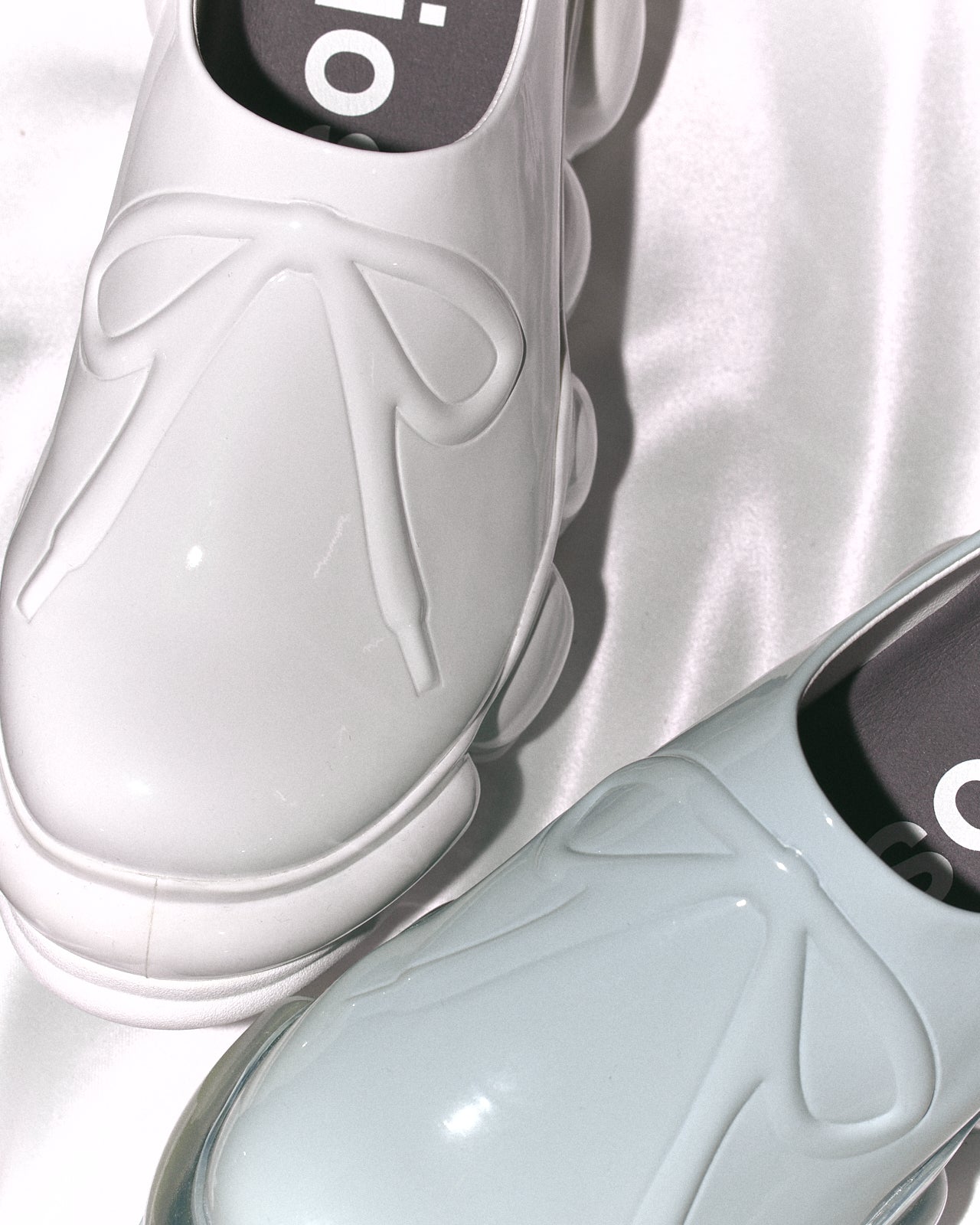 New "Jewelry" Emboss Sabo / White