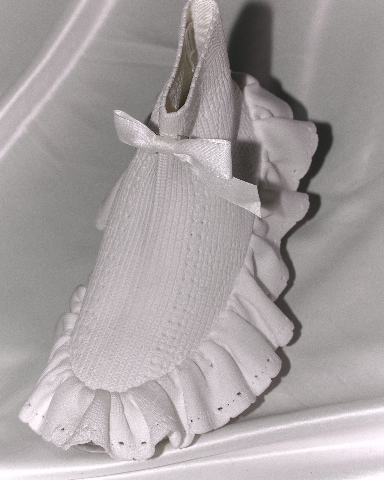 Ruffle Moon / White