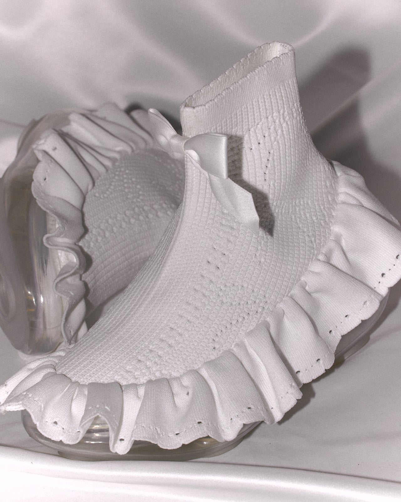 Ruffle Moon / White