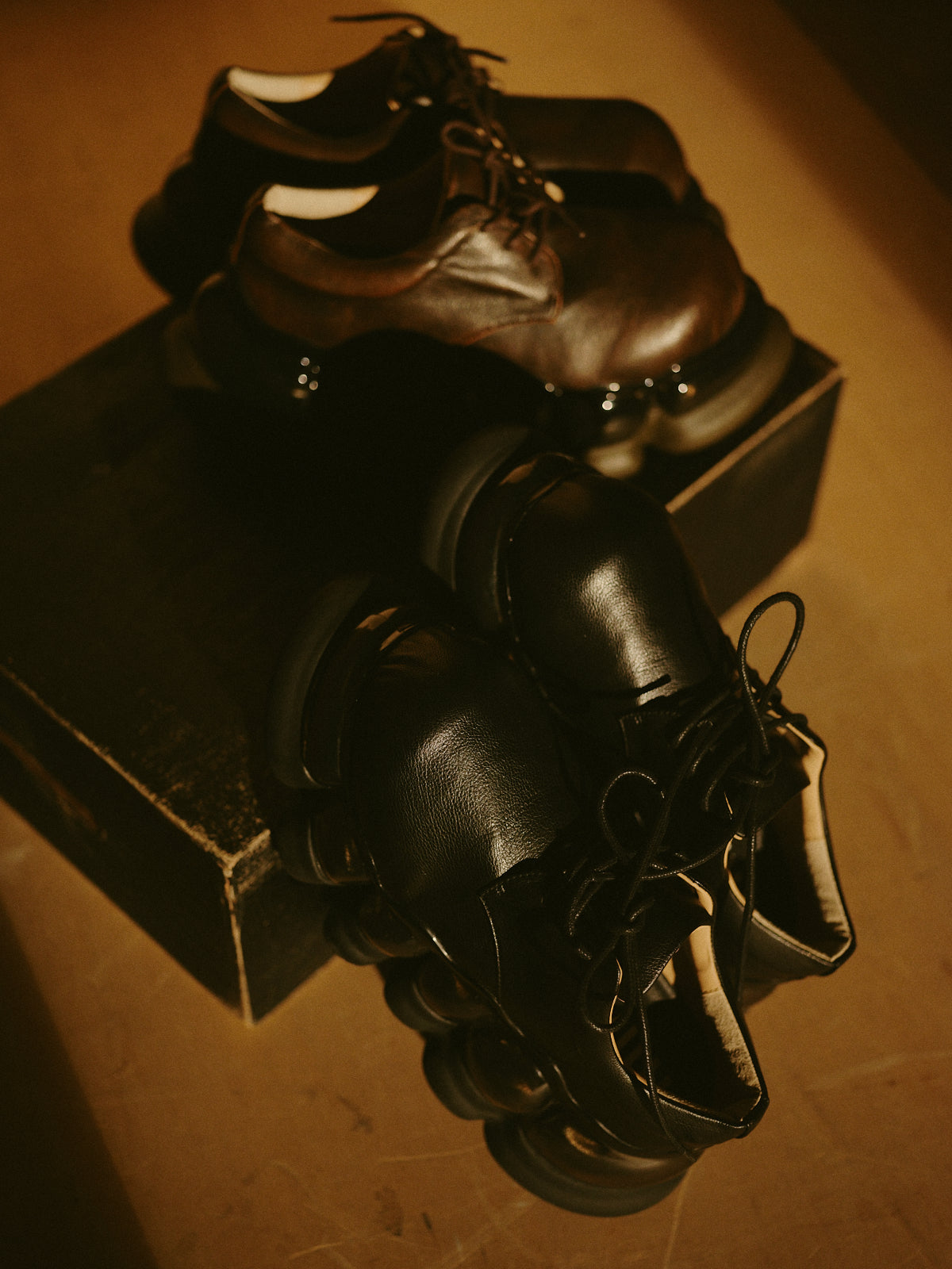"Jewelry" Ark Whale / Black