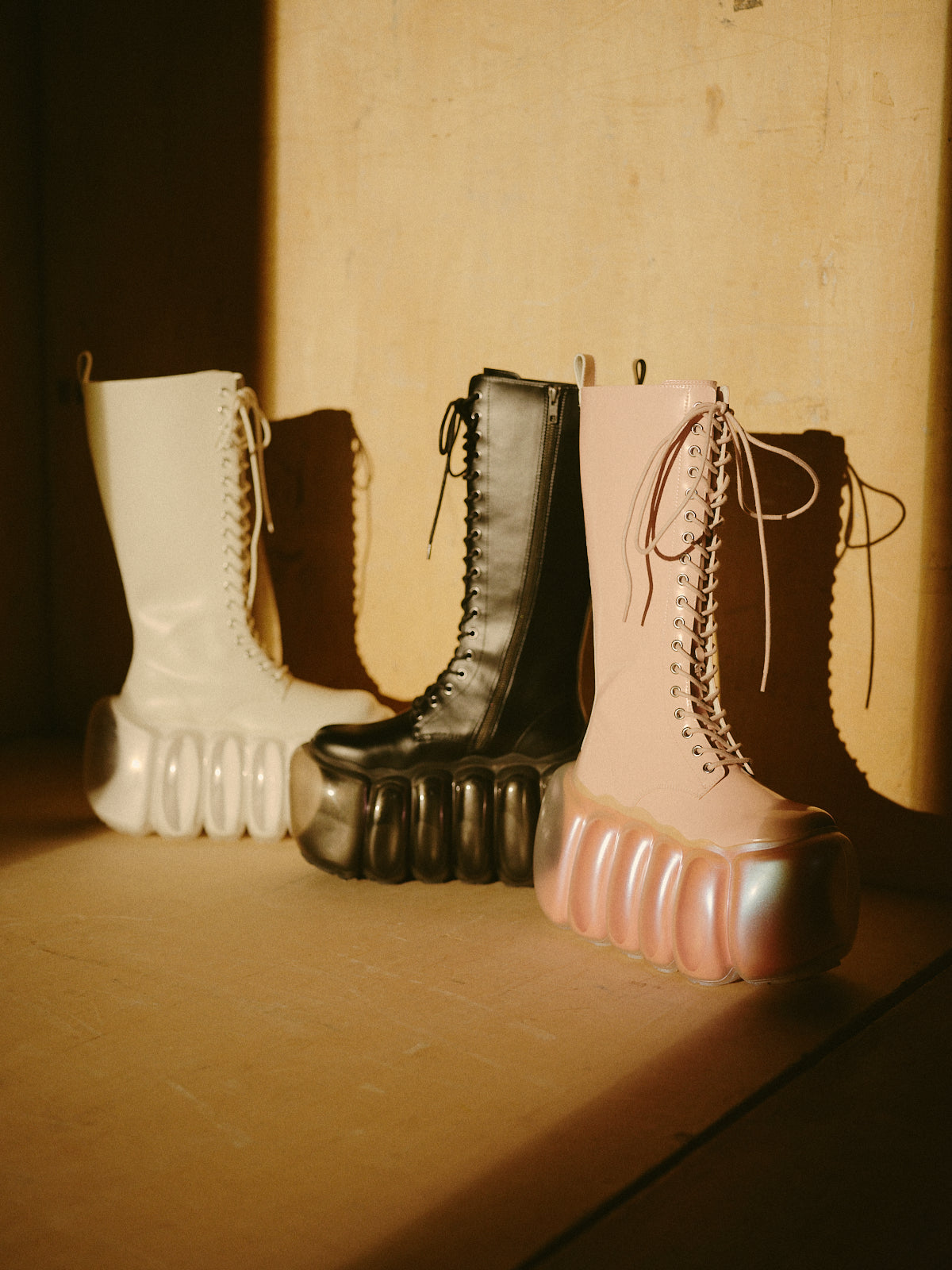 High Bubble 18Hole Boots / White
