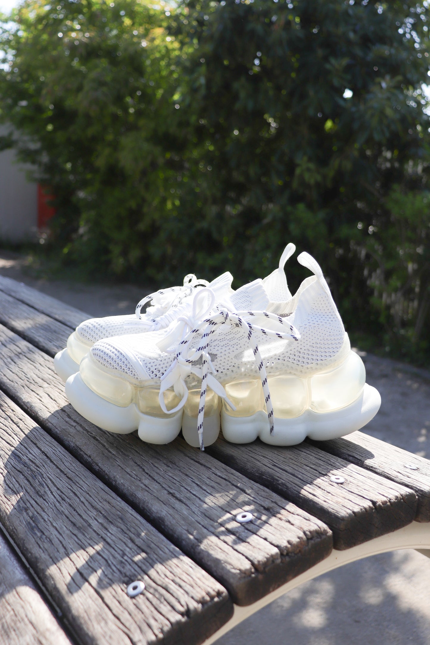 "Jewelry" Ark Confusing / White