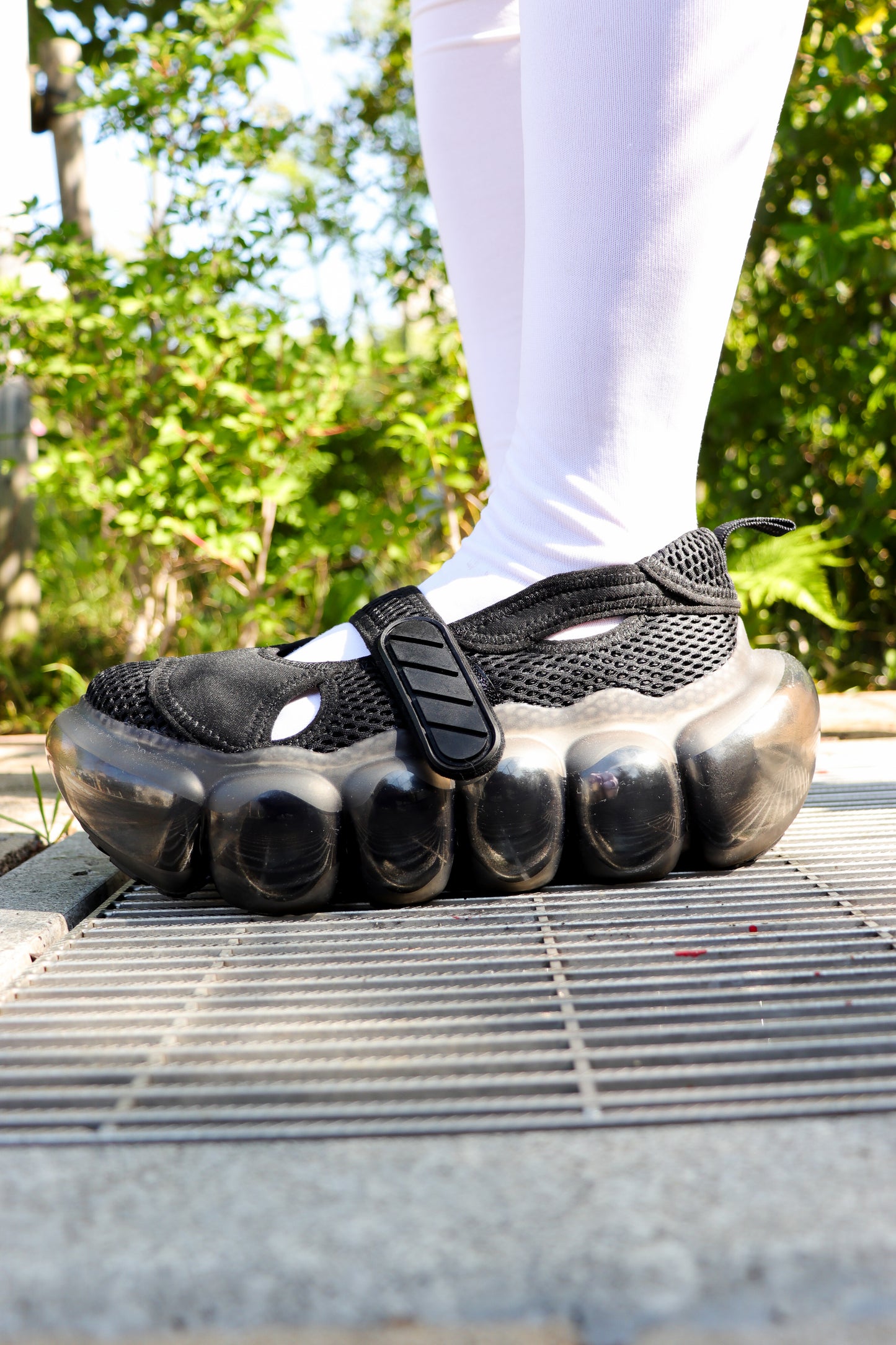 "Jewelry" Bubble Sandal Swimmer / Black
