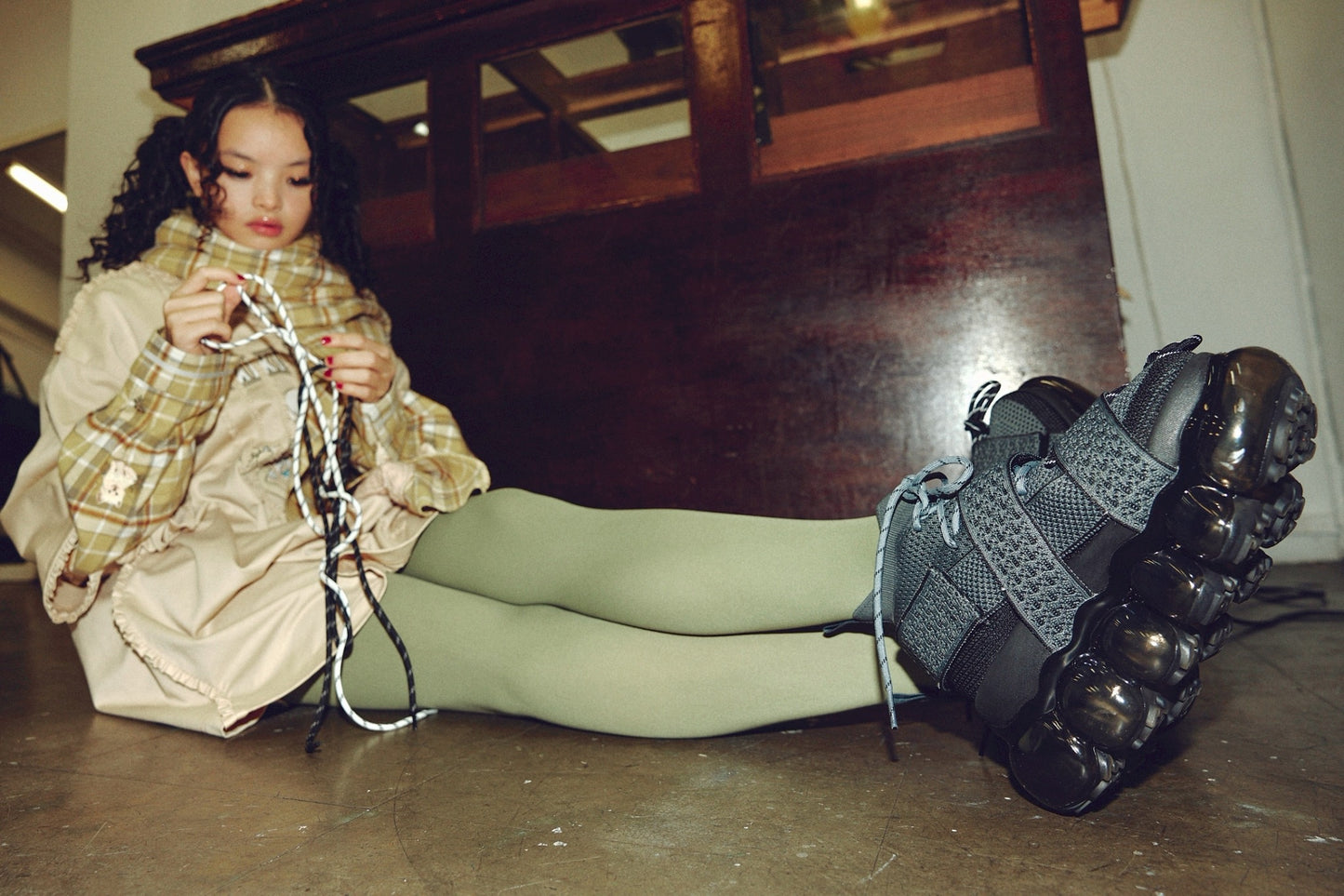 Jewelry High Shoes Beltcross Confusing / Dark Gray