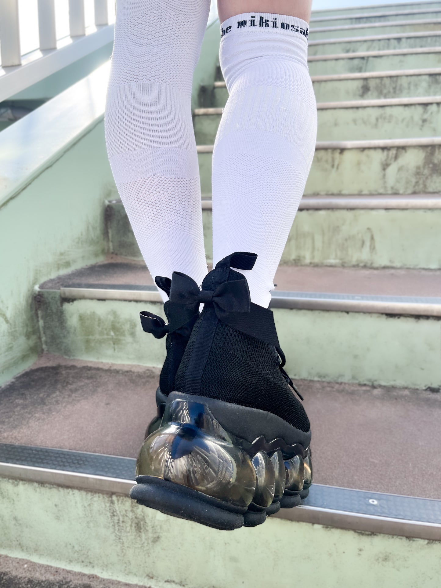 新款“珠宝”高跟鞋/黑色