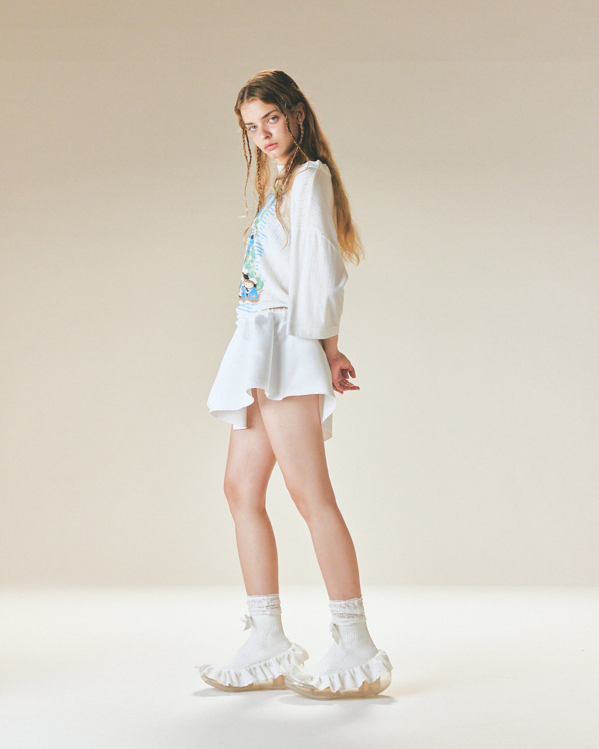Ruffle Moon / White