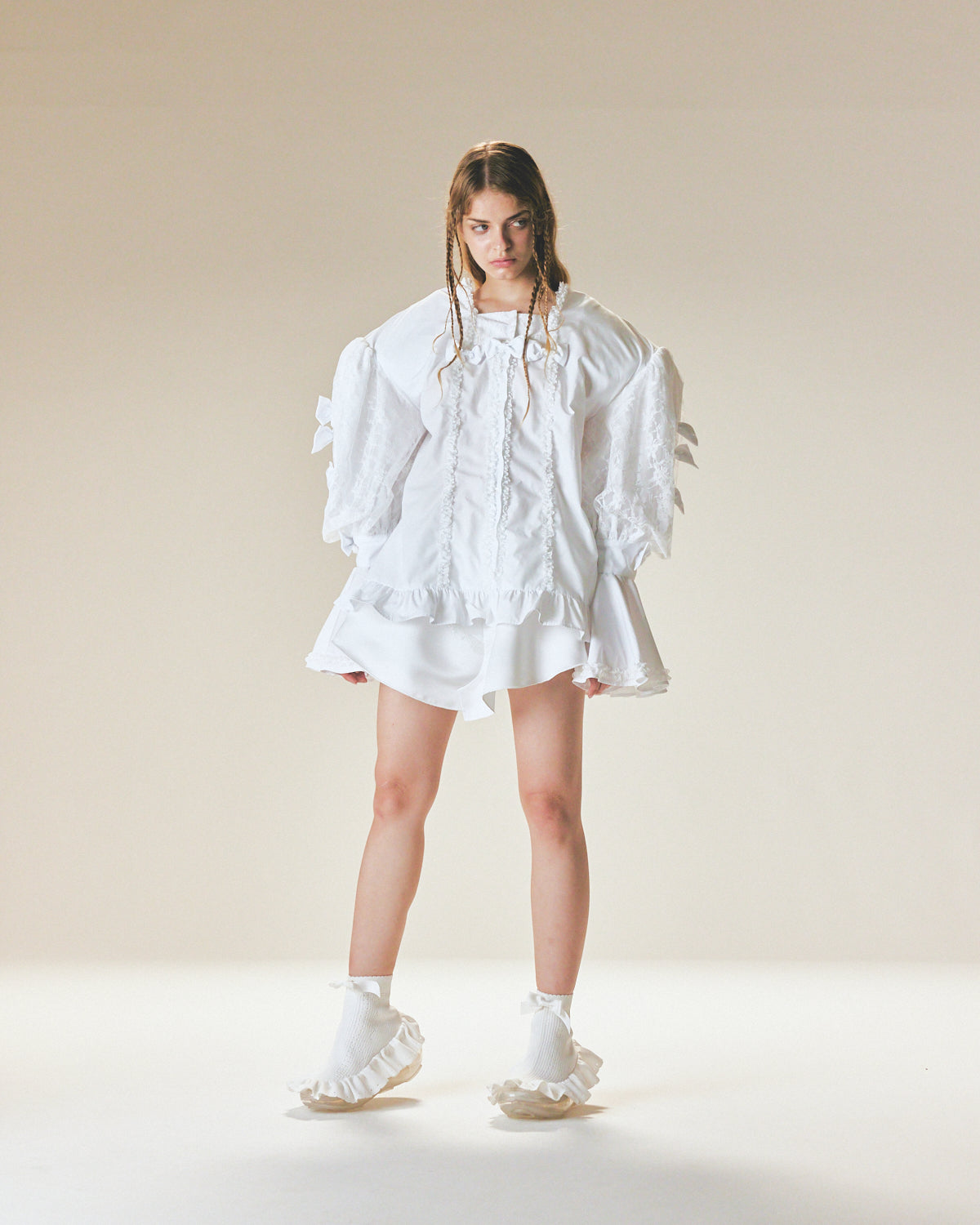 Ruffle Moon / White