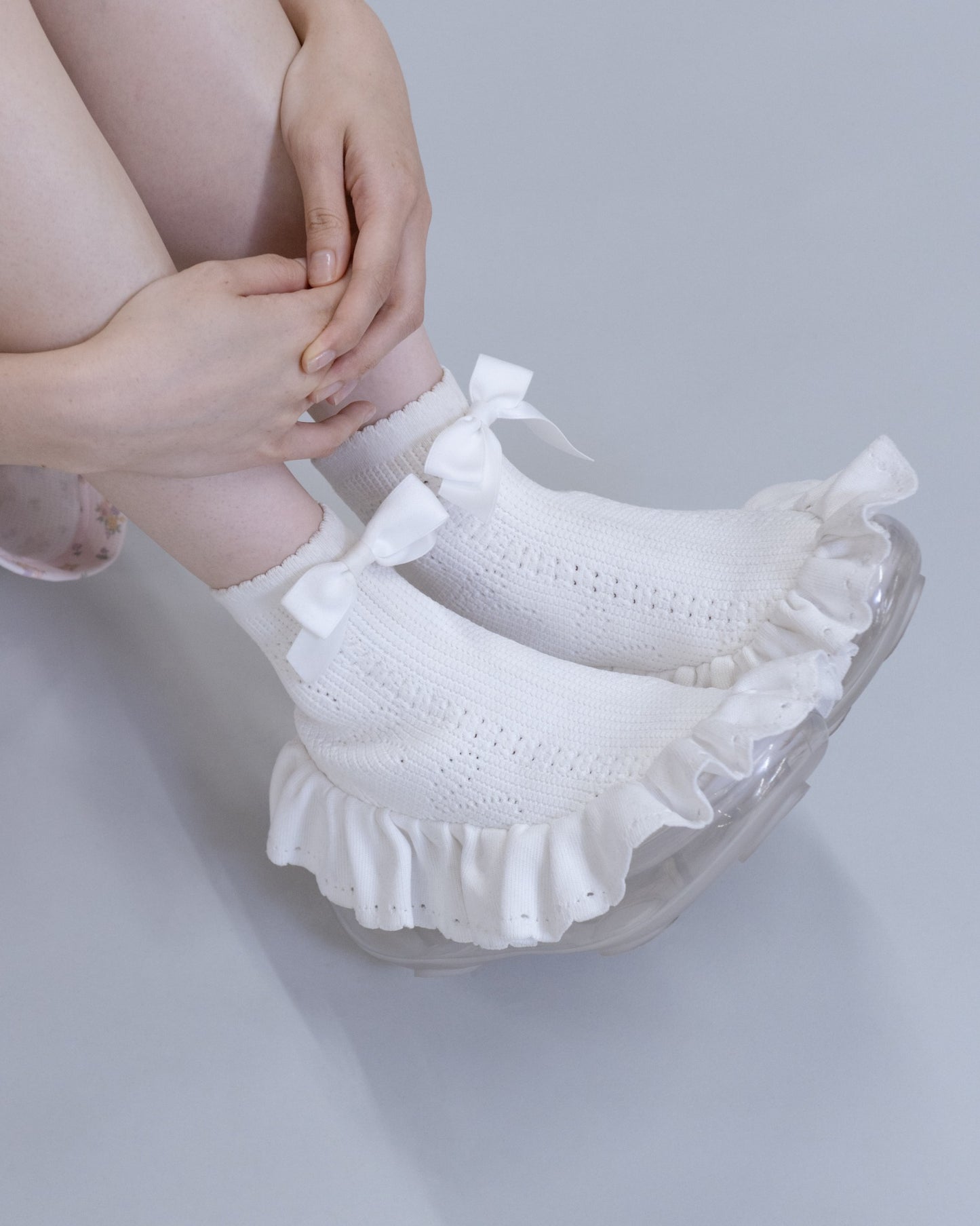 Ruffle Moon / White