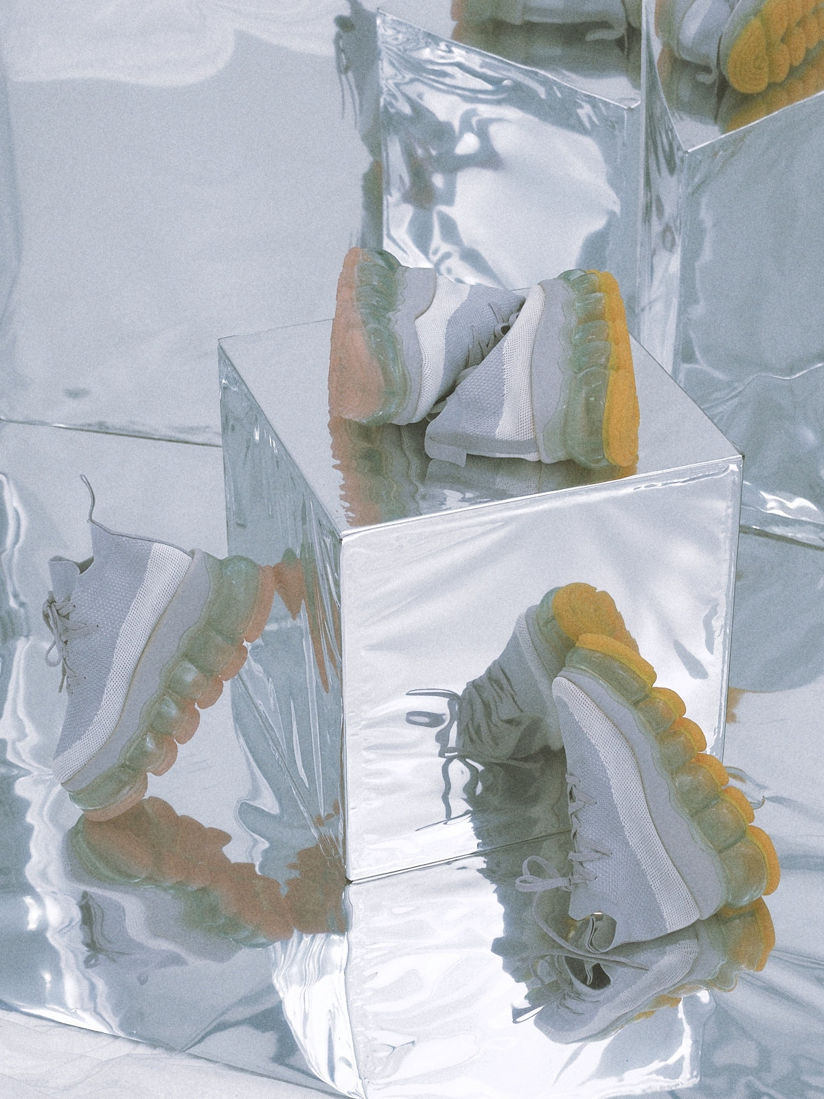 新款“珠宝”高跟鞋/黄灰色