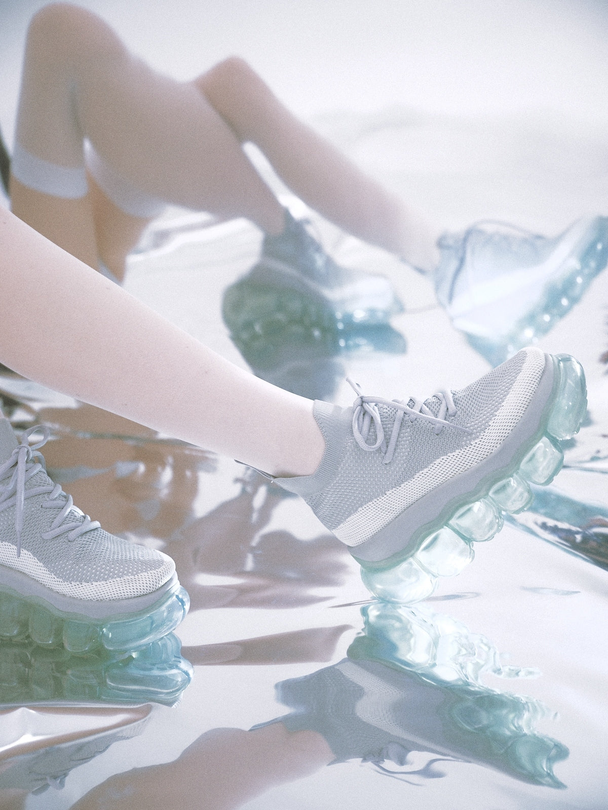 “珠宝”高跟鞋 / IceGray