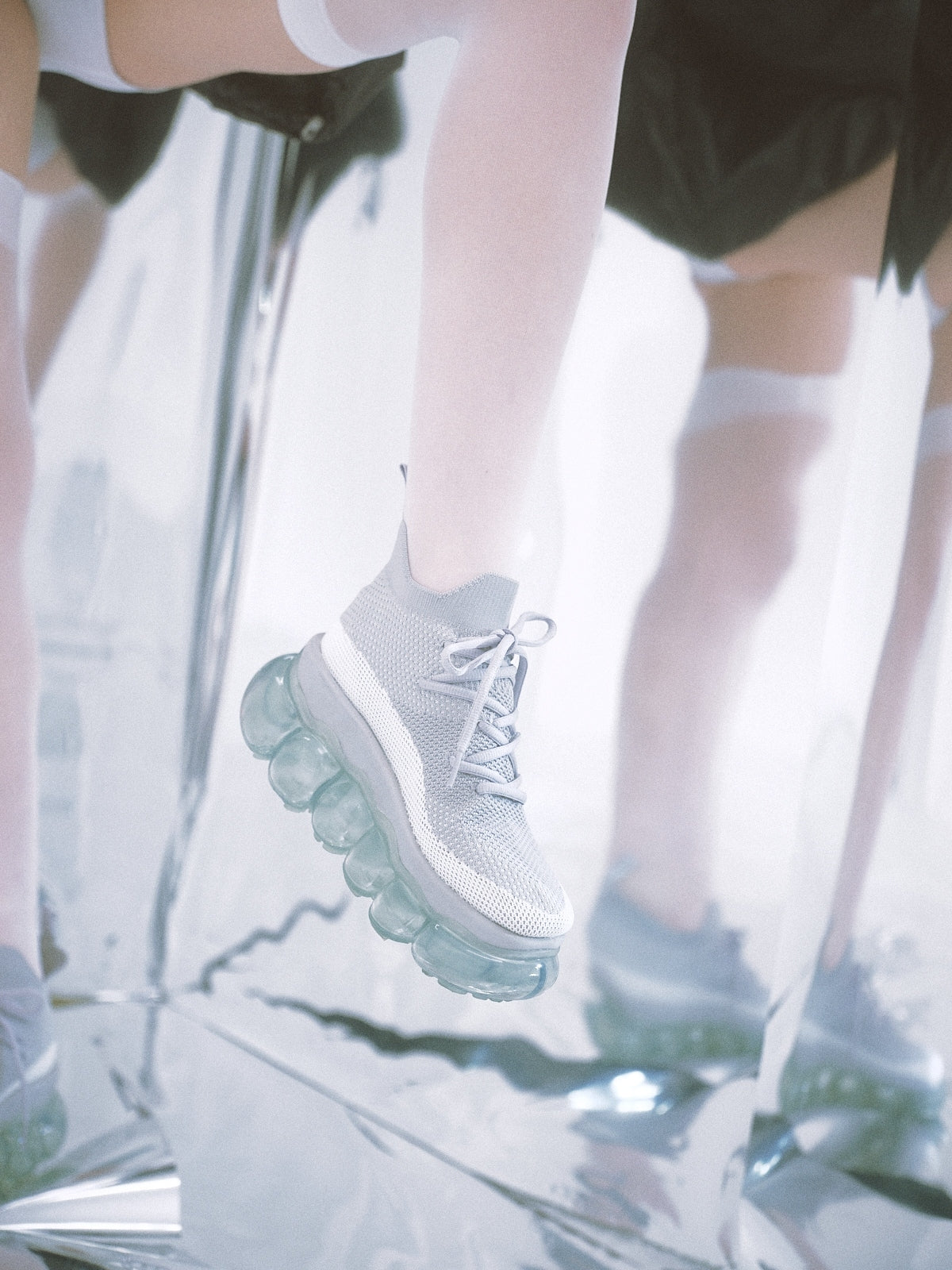 “珠宝”高跟鞋 / IceGray