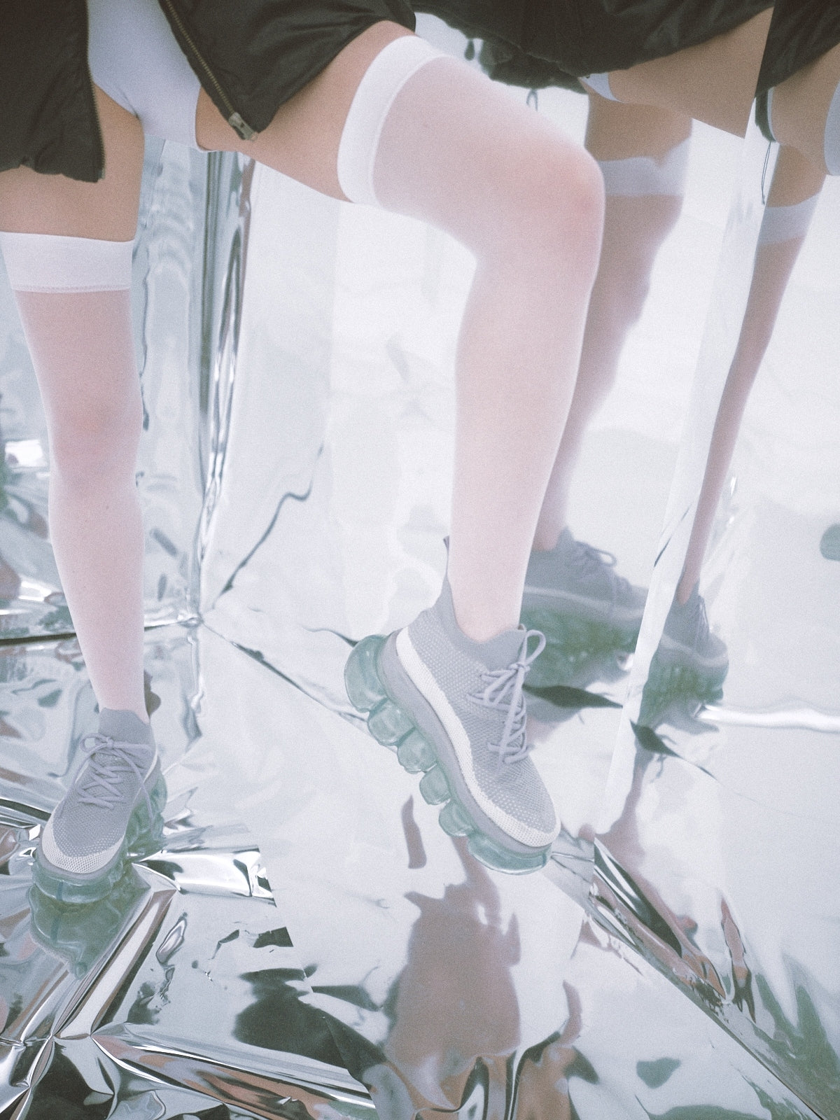 “珠宝”高跟鞋 / IceGray