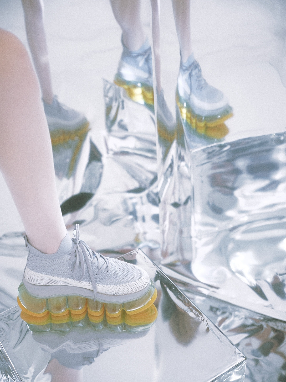 新款“珠宝”高跟鞋/黄灰色