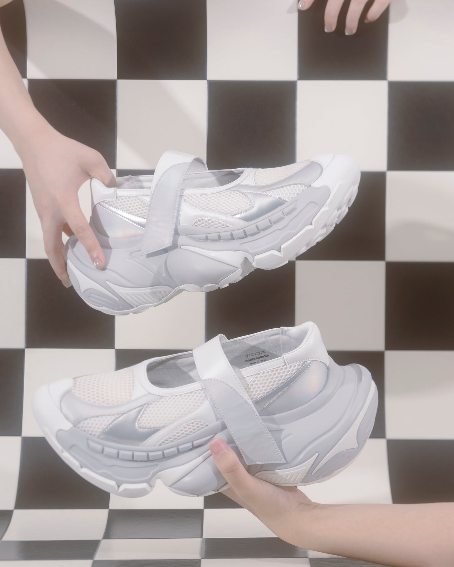 Multiverse Mesh Mary Jane / White