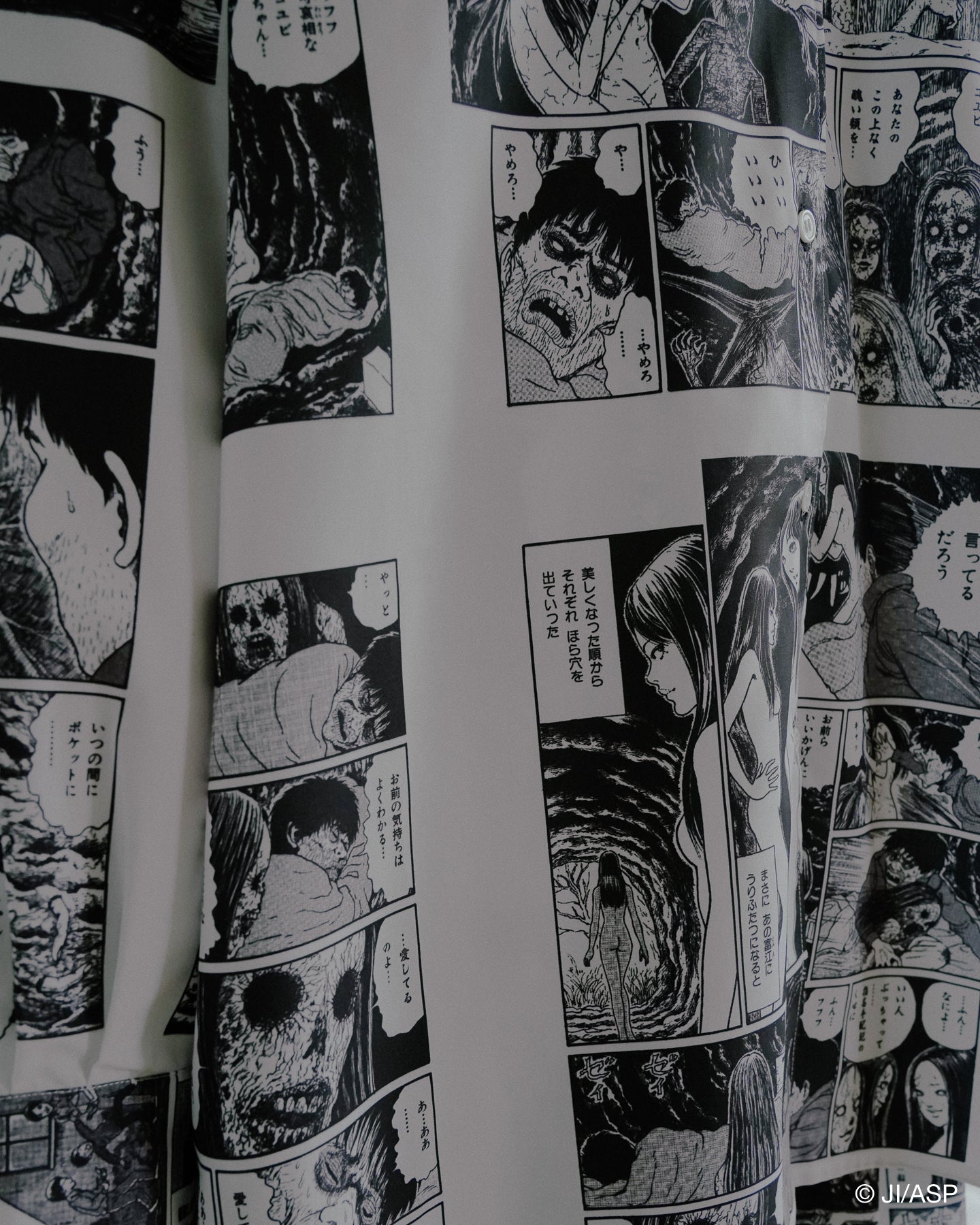 Tomie 『Koyubi』 Comic Shirt / White