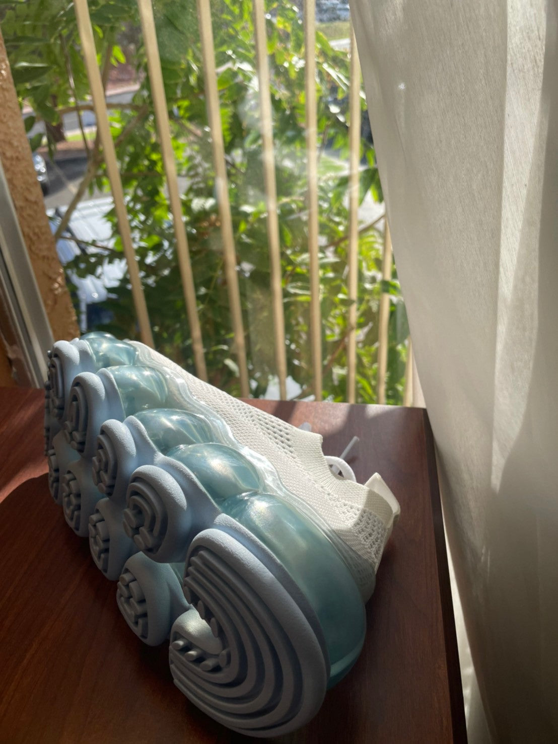 新款“珠宝”鞋/冰白