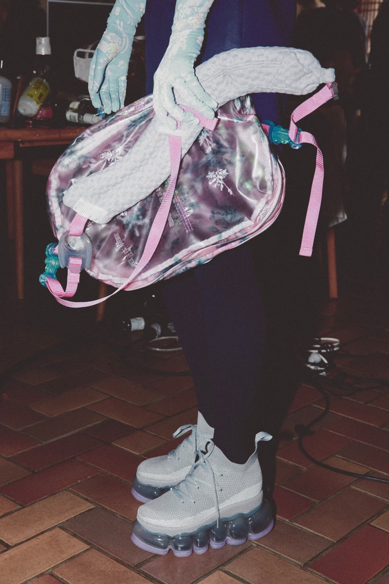 新款“珠宝”高跟鞋/粉灰色