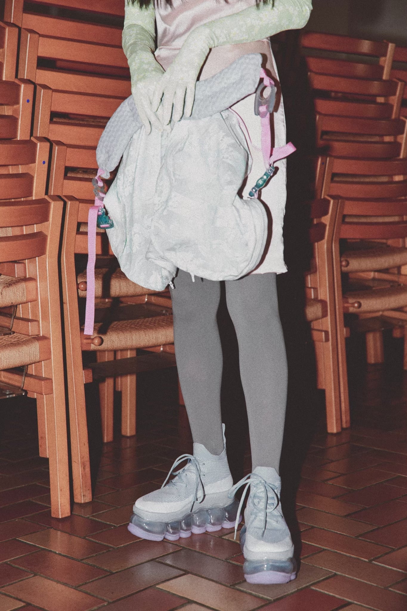 新款“珠宝”高跟鞋/粉灰色