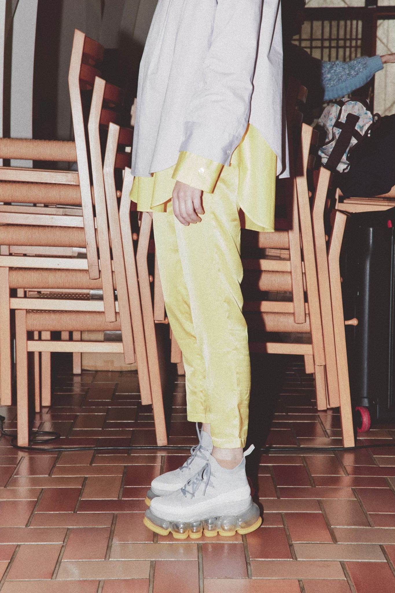 新款“珠宝”高跟鞋/黄灰色