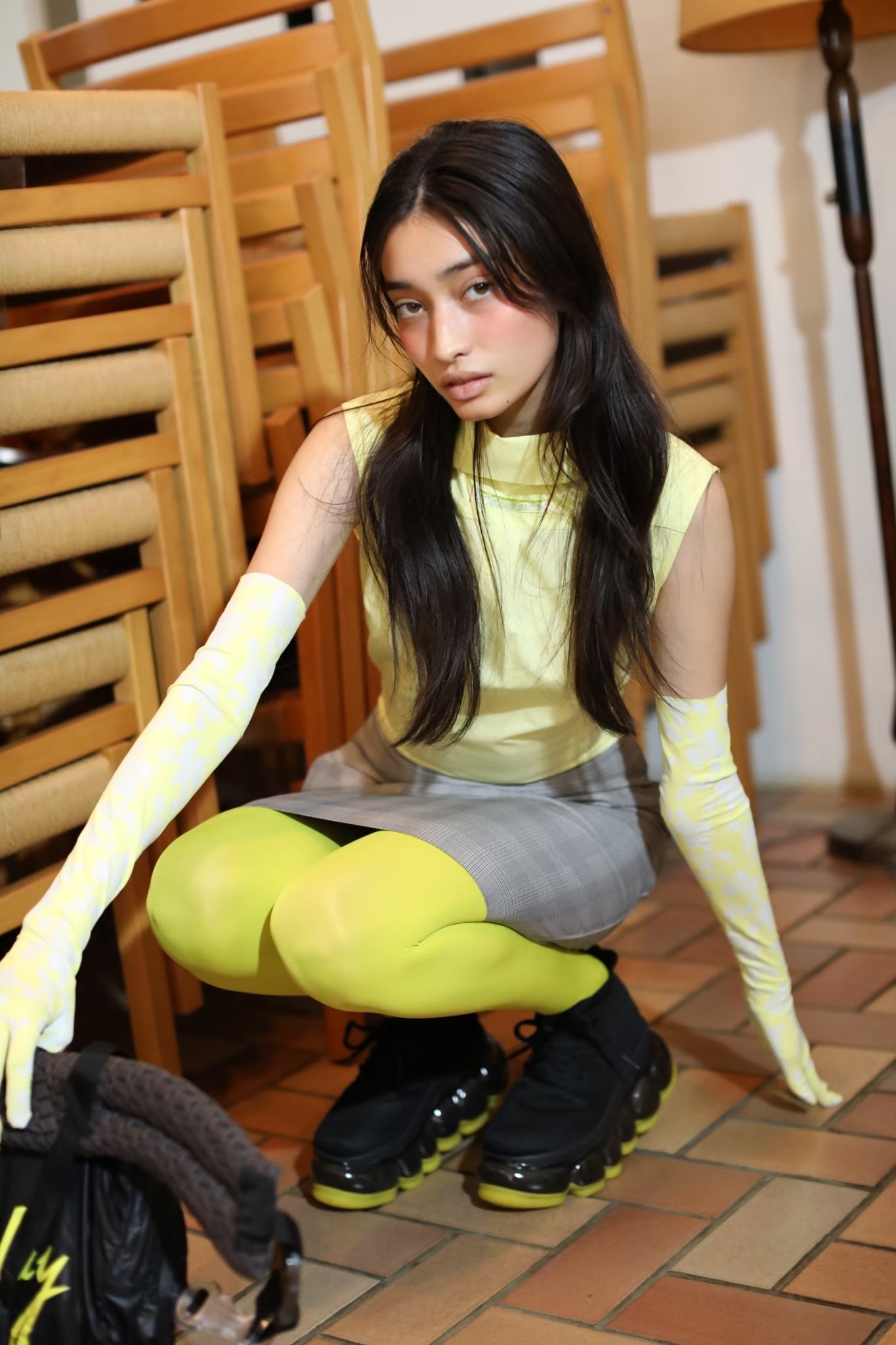 新款“珠宝”高跟鞋/黄黑