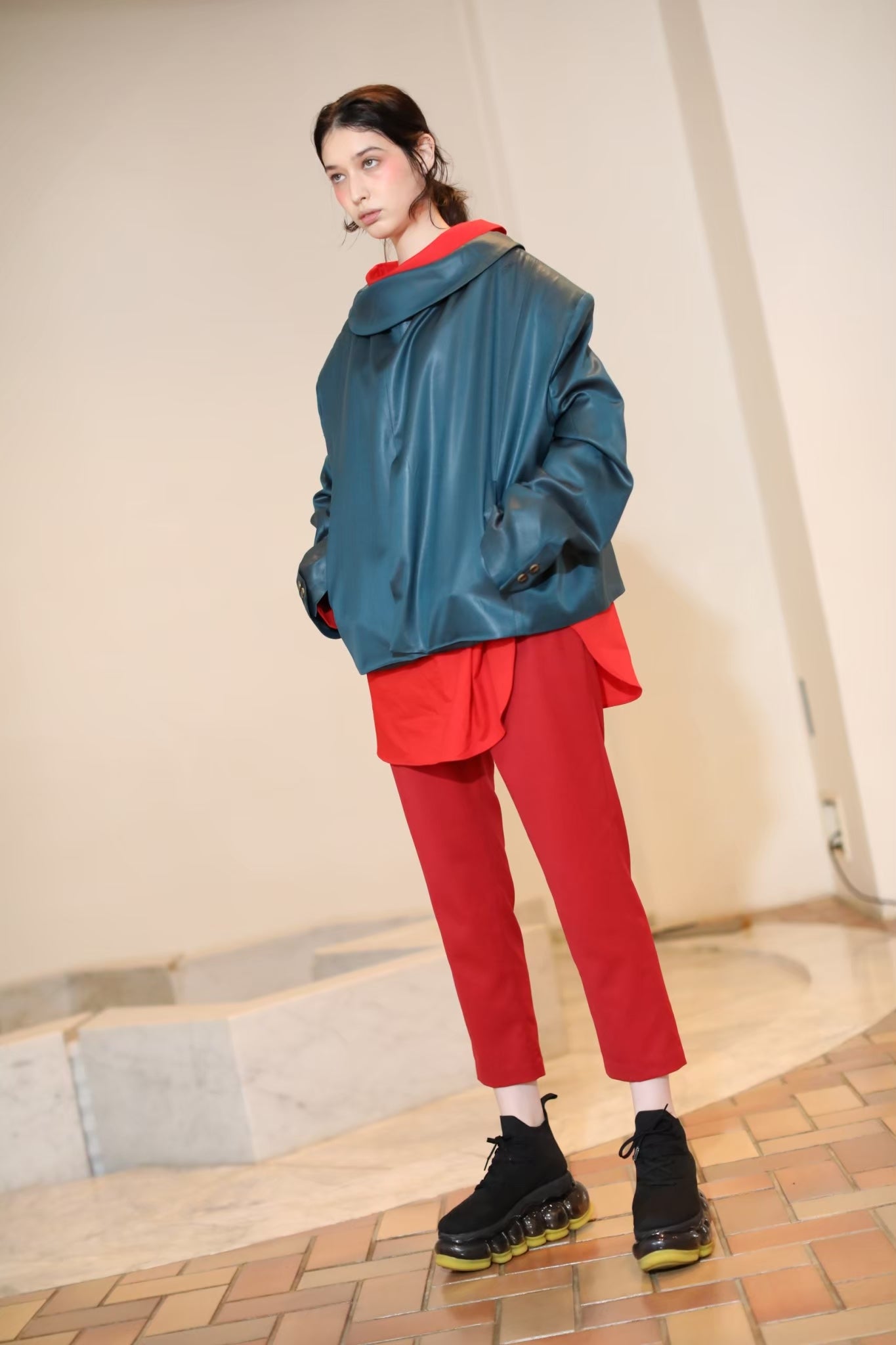 新款“珠宝”高跟鞋/黄黑