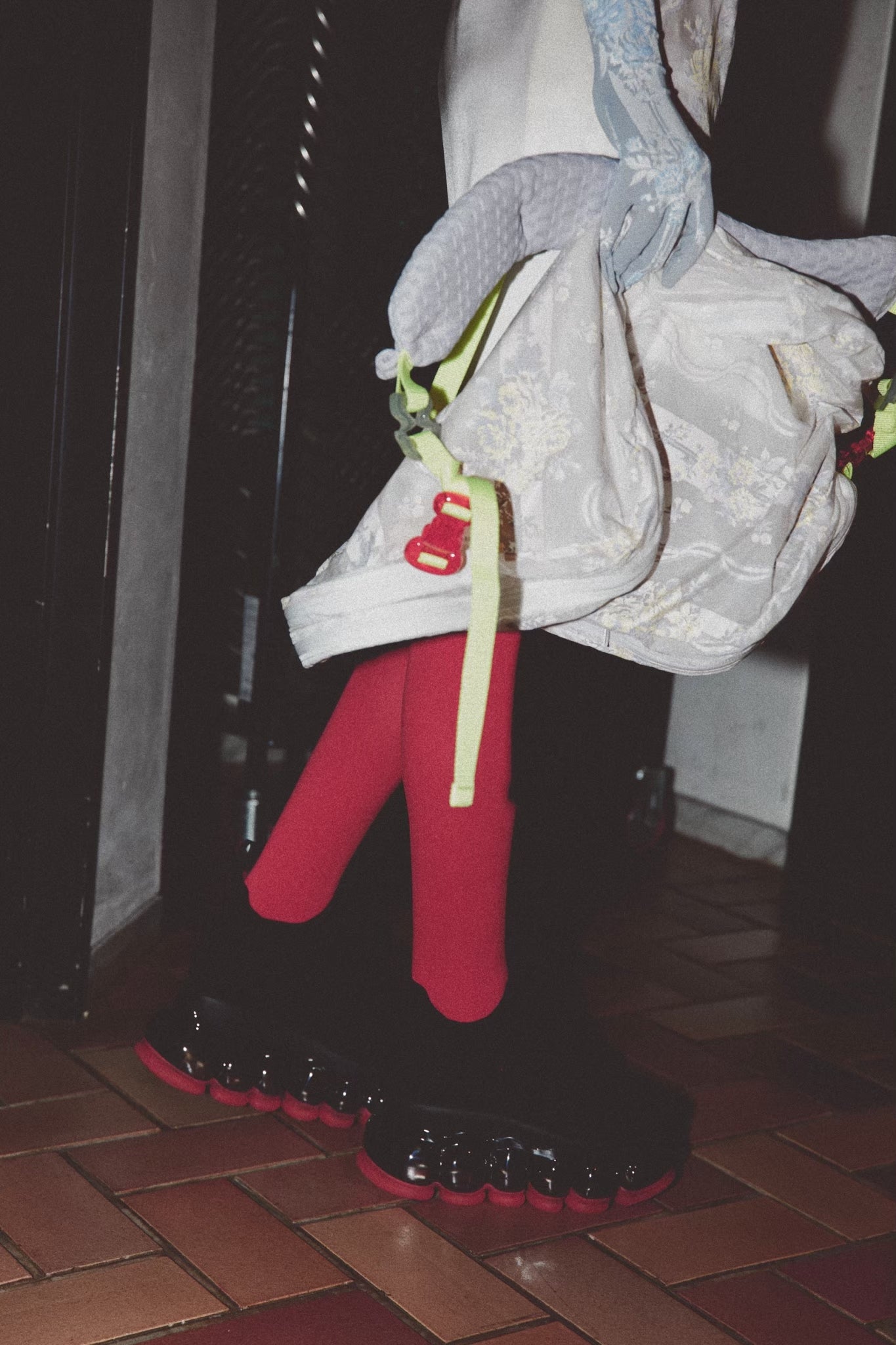 新款“珠宝”高跟鞋/红黑