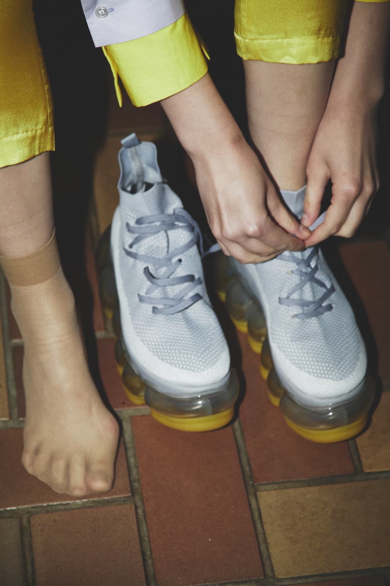 新款“珠宝”高跟鞋/黄灰色