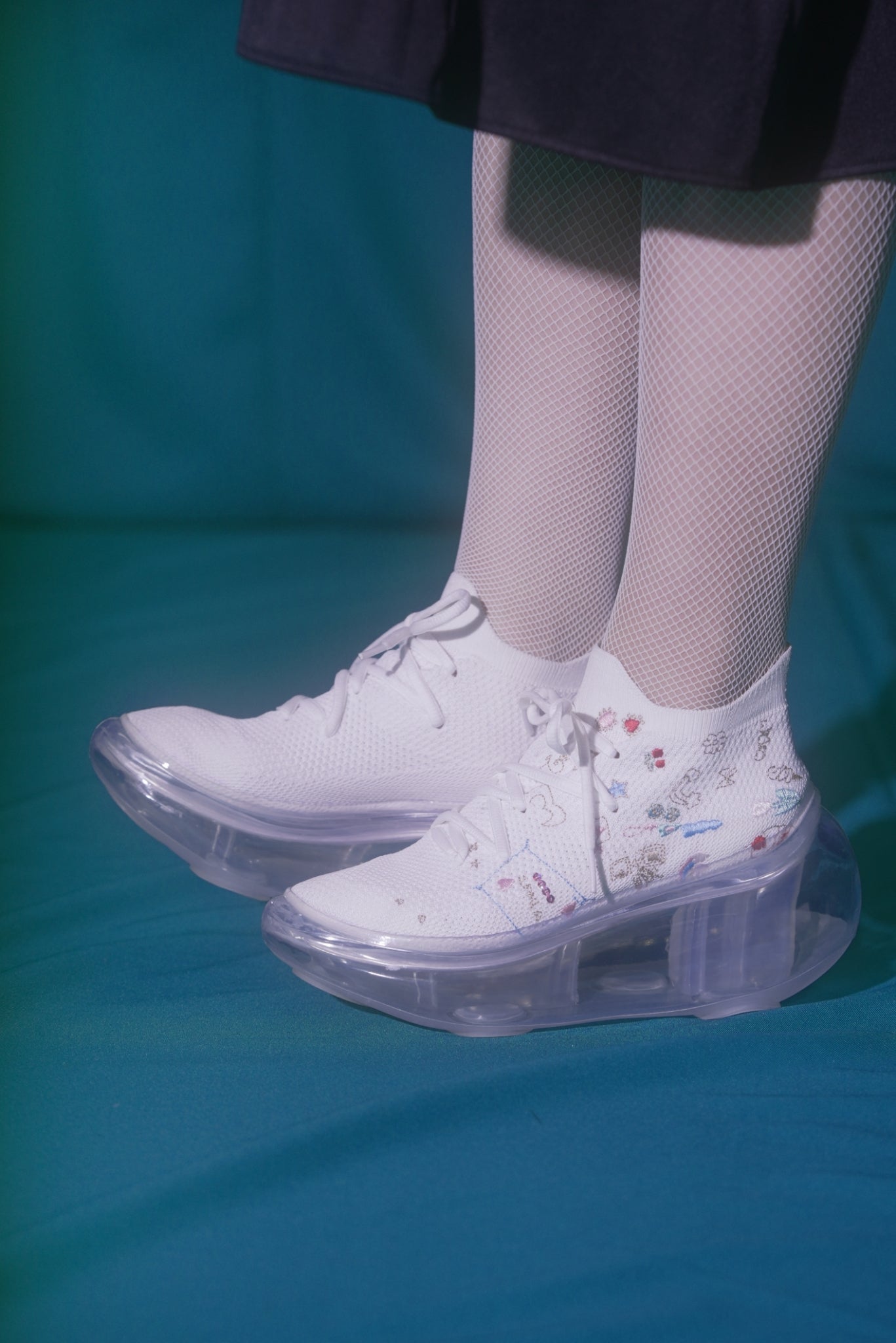 Hana's embroidery shoes / White