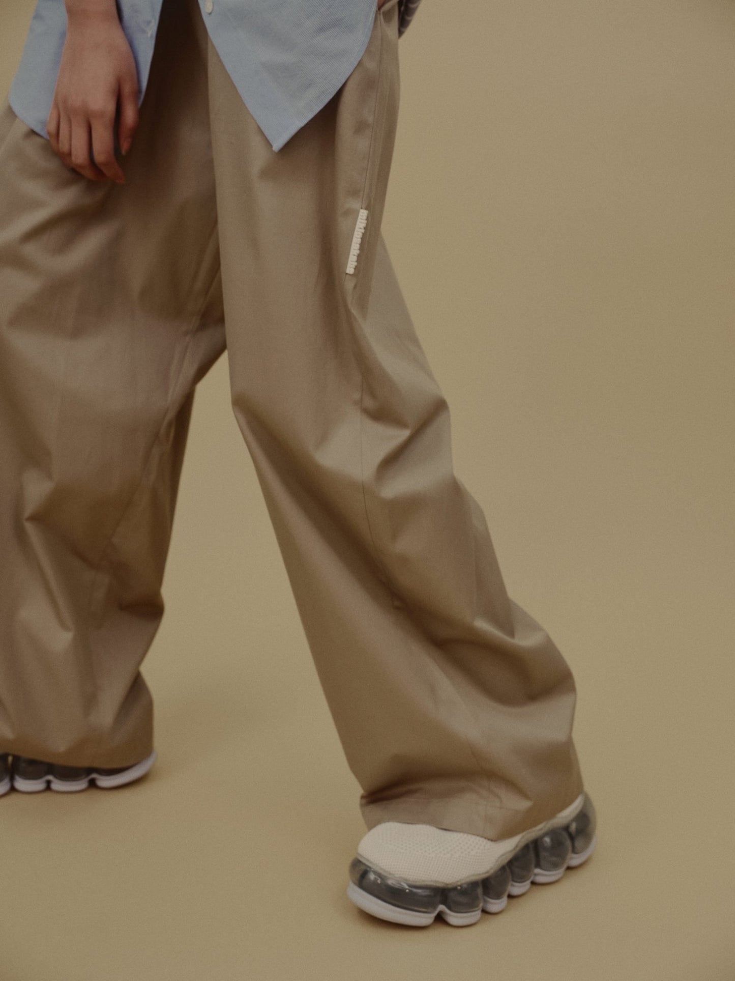 新款“珠宝”鞋/冰白