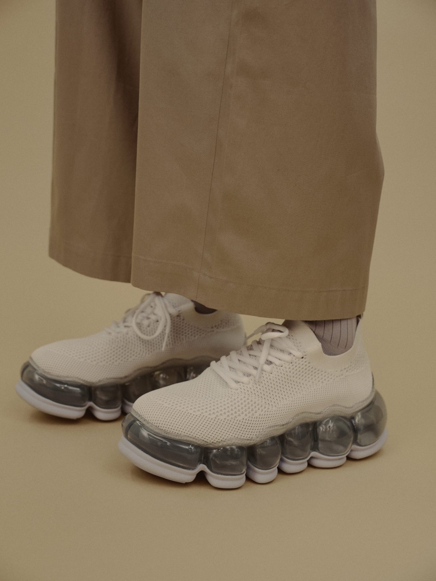 新款“珠宝”鞋/冰白