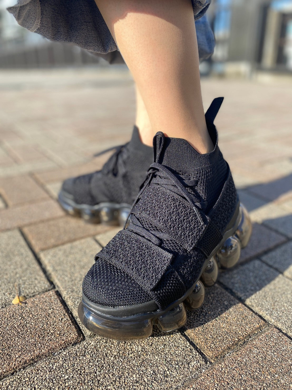 “珠宝”高跟鞋 Beltcross / 黑色