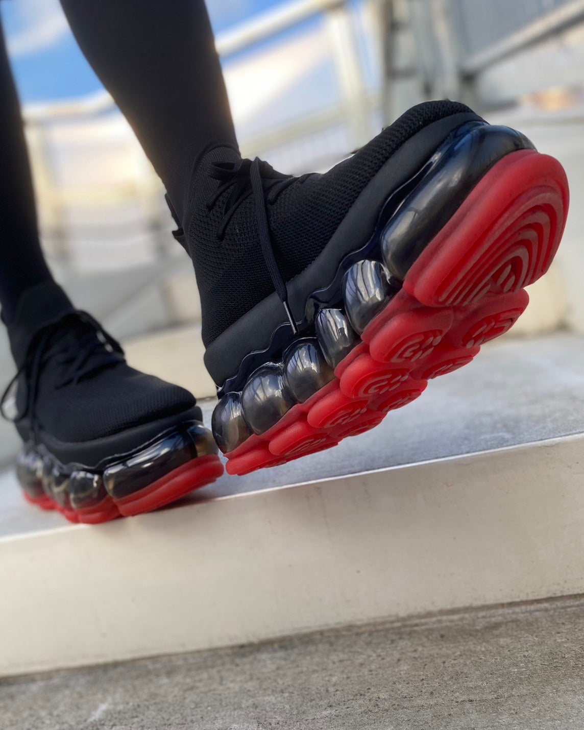 新款“珠宝”高跟鞋/红黑