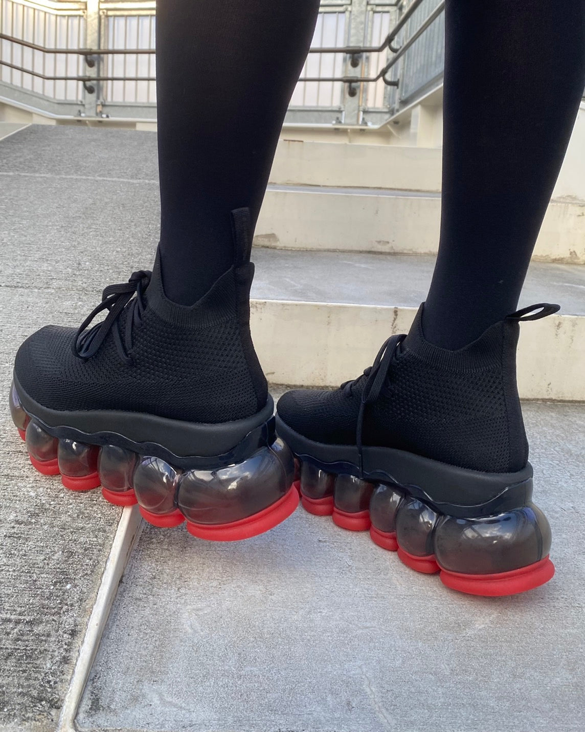 新款“珠宝”高跟鞋/红黑