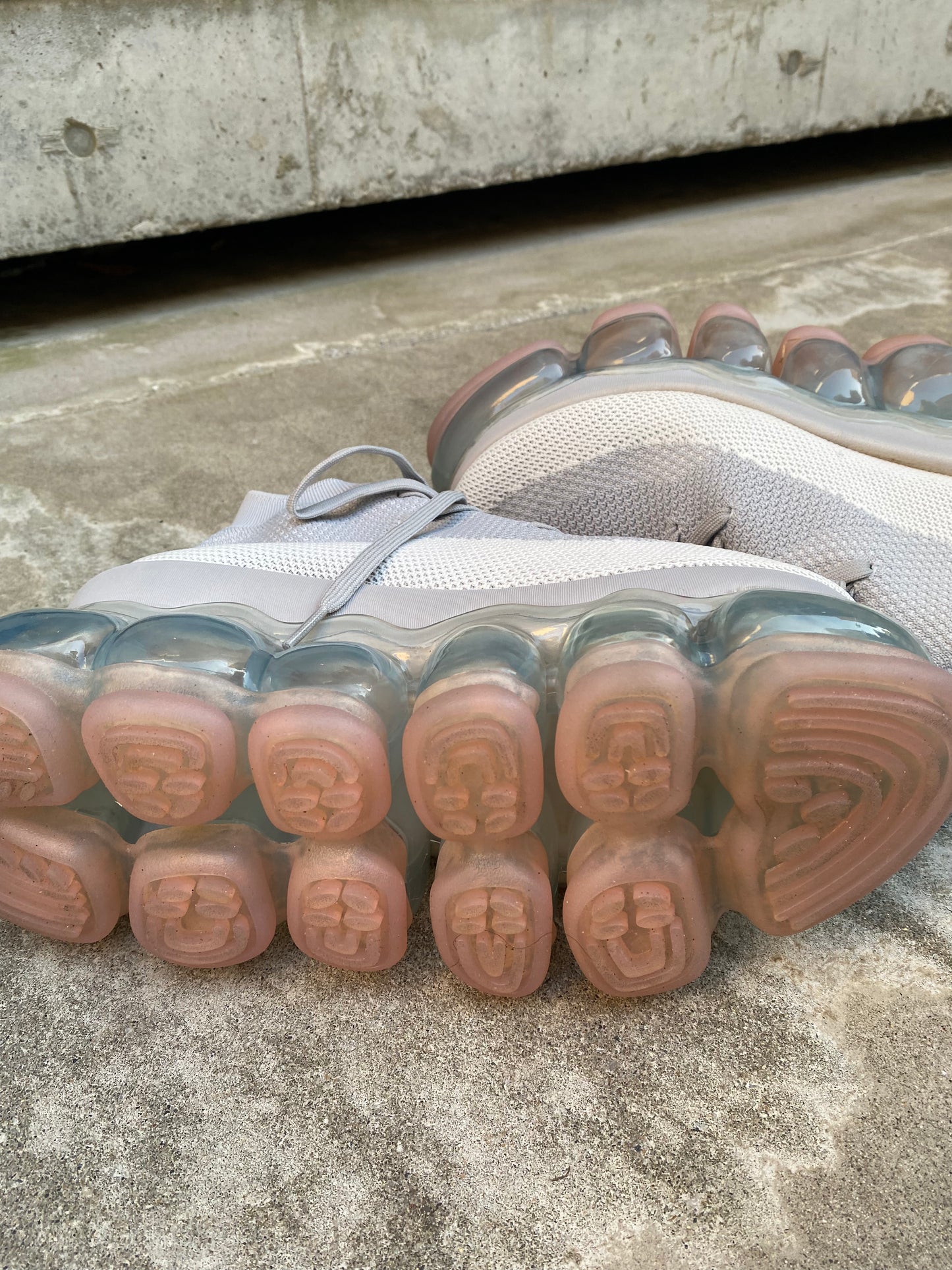 新款“珠宝”高跟鞋/粉灰色