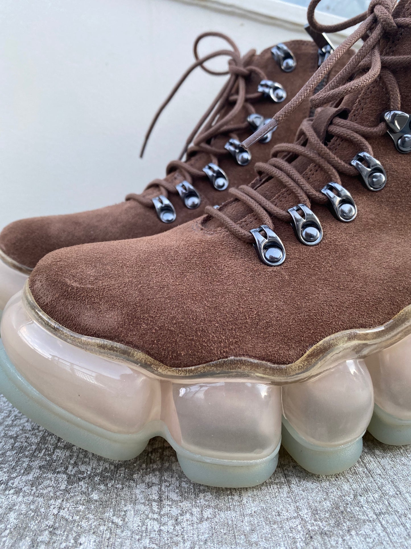 New “Jewelry” Mountain Boots / Brown