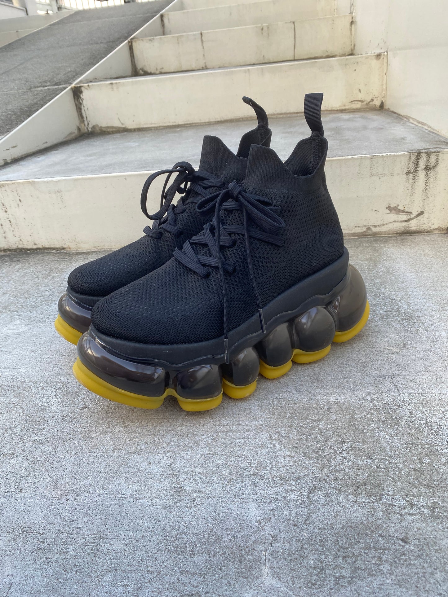 新款“珠宝”高跟鞋/黄黑