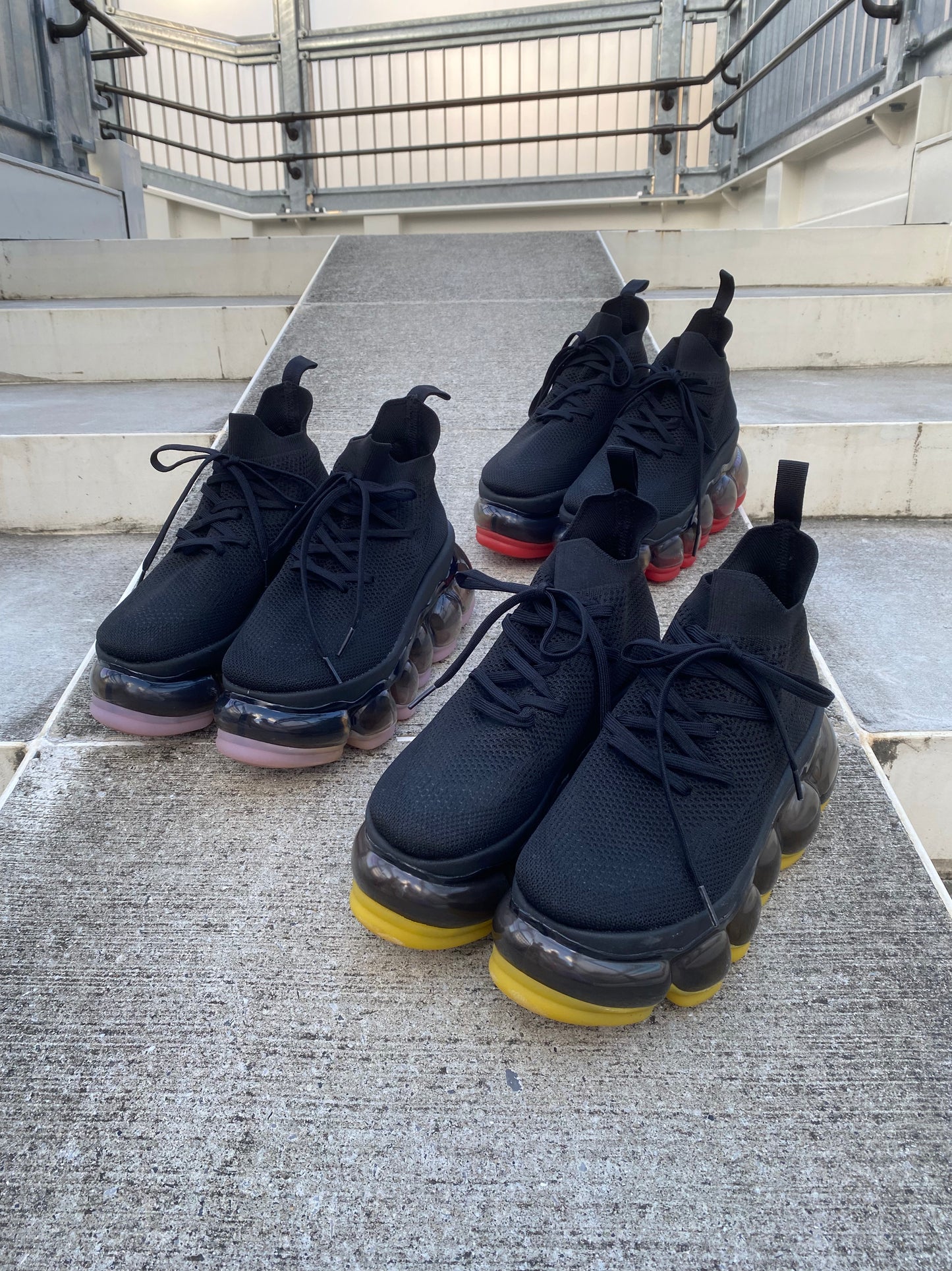 新款“珠宝”高跟鞋/黄黑