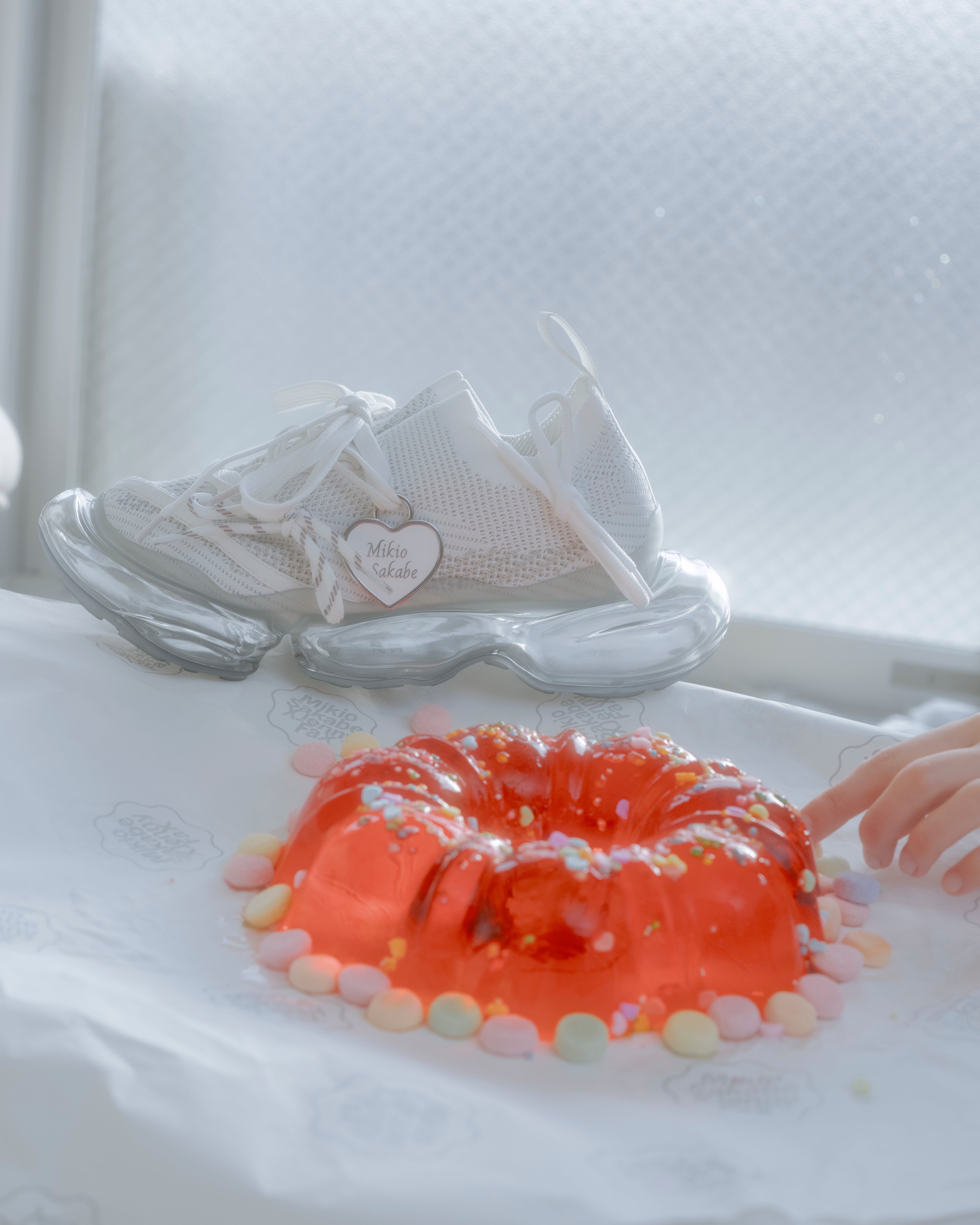 Mirage Confusing Heart / White – MIKIOSAKABE & JennyFax