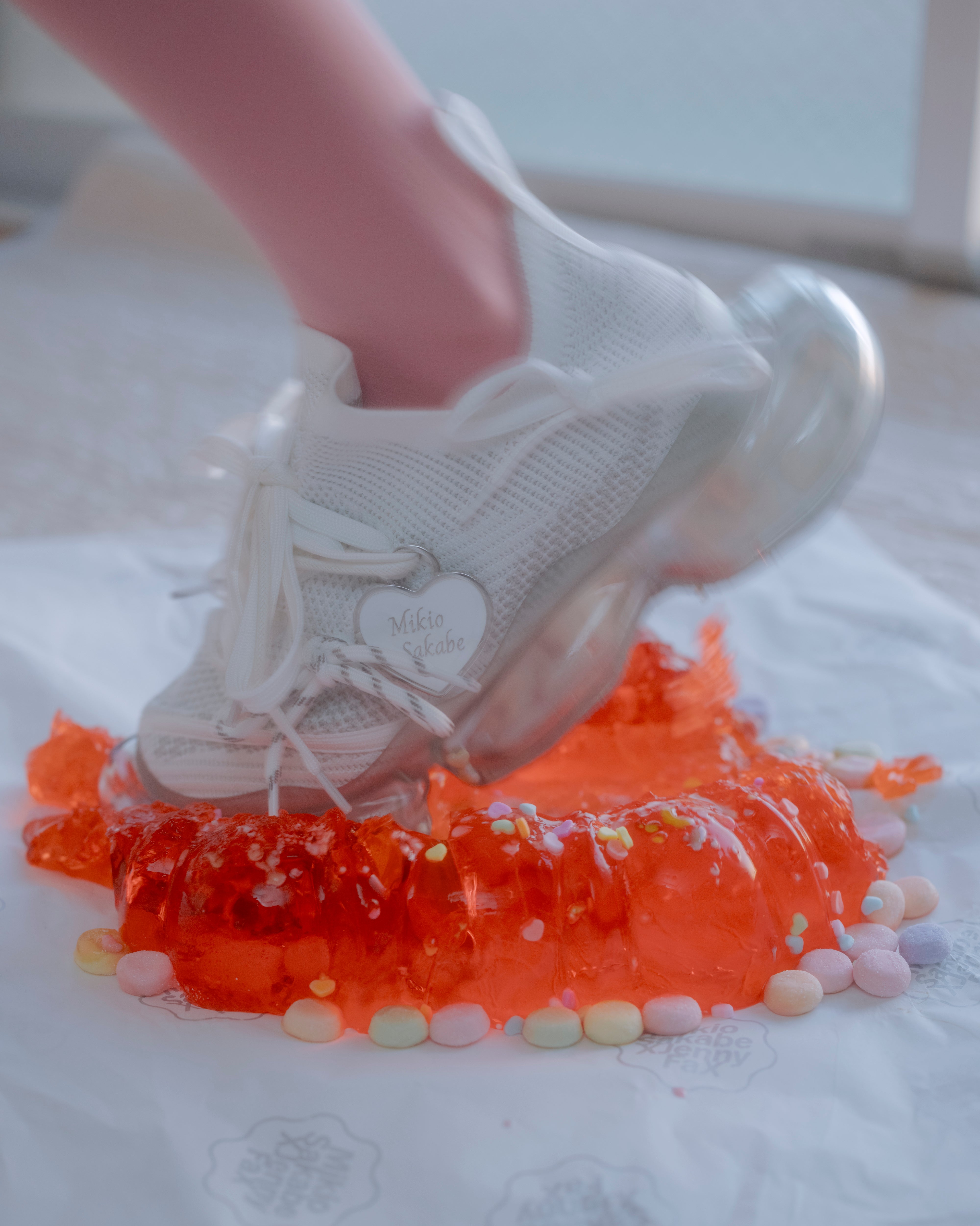 Mirage Confusing Heart / White – MIKIOSAKABE & JennyFax