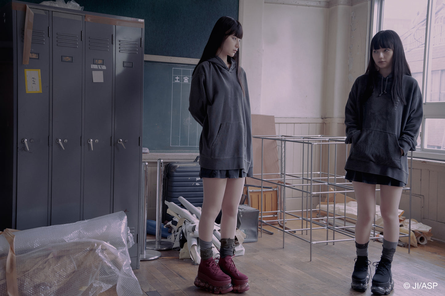 Tomie Washed Print Parka / Black