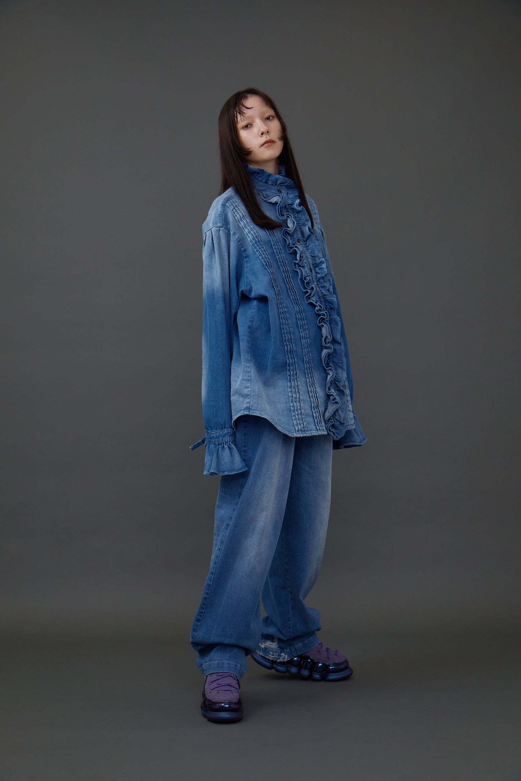 Denim Frill Blouse / Blue ｜MIKIOSAKABE&JennyFax公式ストア