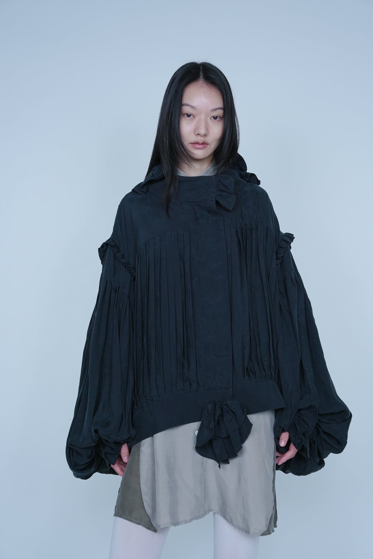 【SS27受注】Fine Pleated Blouse / Dark Gray / MSS27B031