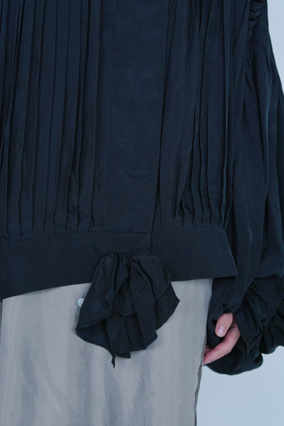 【SS27受注】Fine Pleated Blouse / Dark Gray / MSS27B031