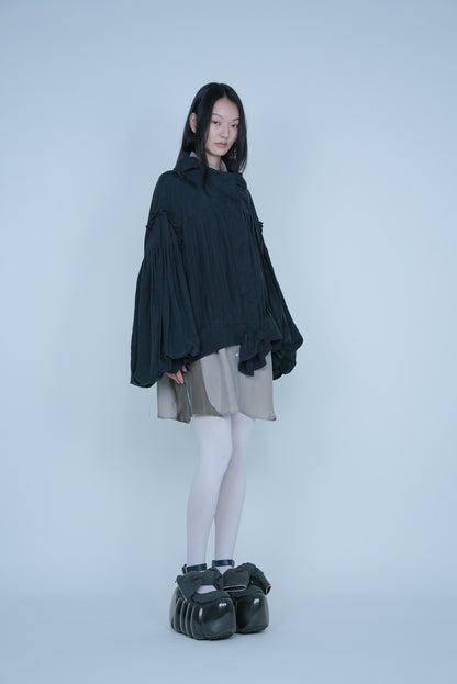 【SS27受注】Fine Pleated Blouse / Dark Gray / MSS27B031