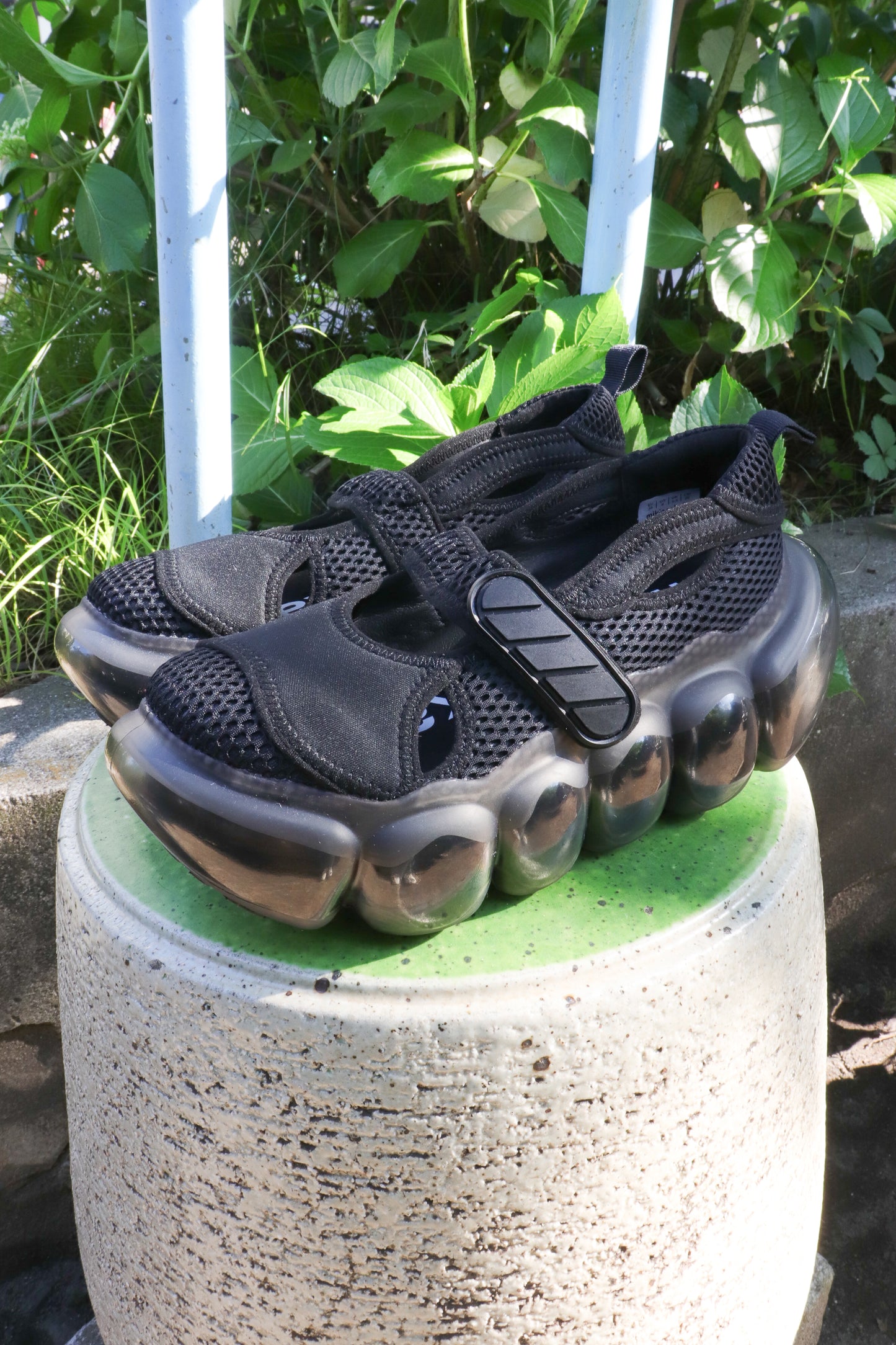 "Jewelry" Bubble Sandal Swimmer / Black