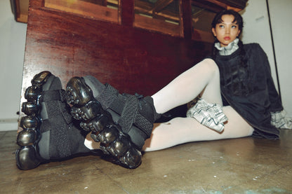 珠宝高跟鞋腰带交叉/黑色