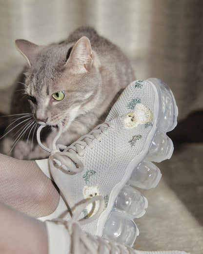 Jewelry Kitten Embroidery / Gray