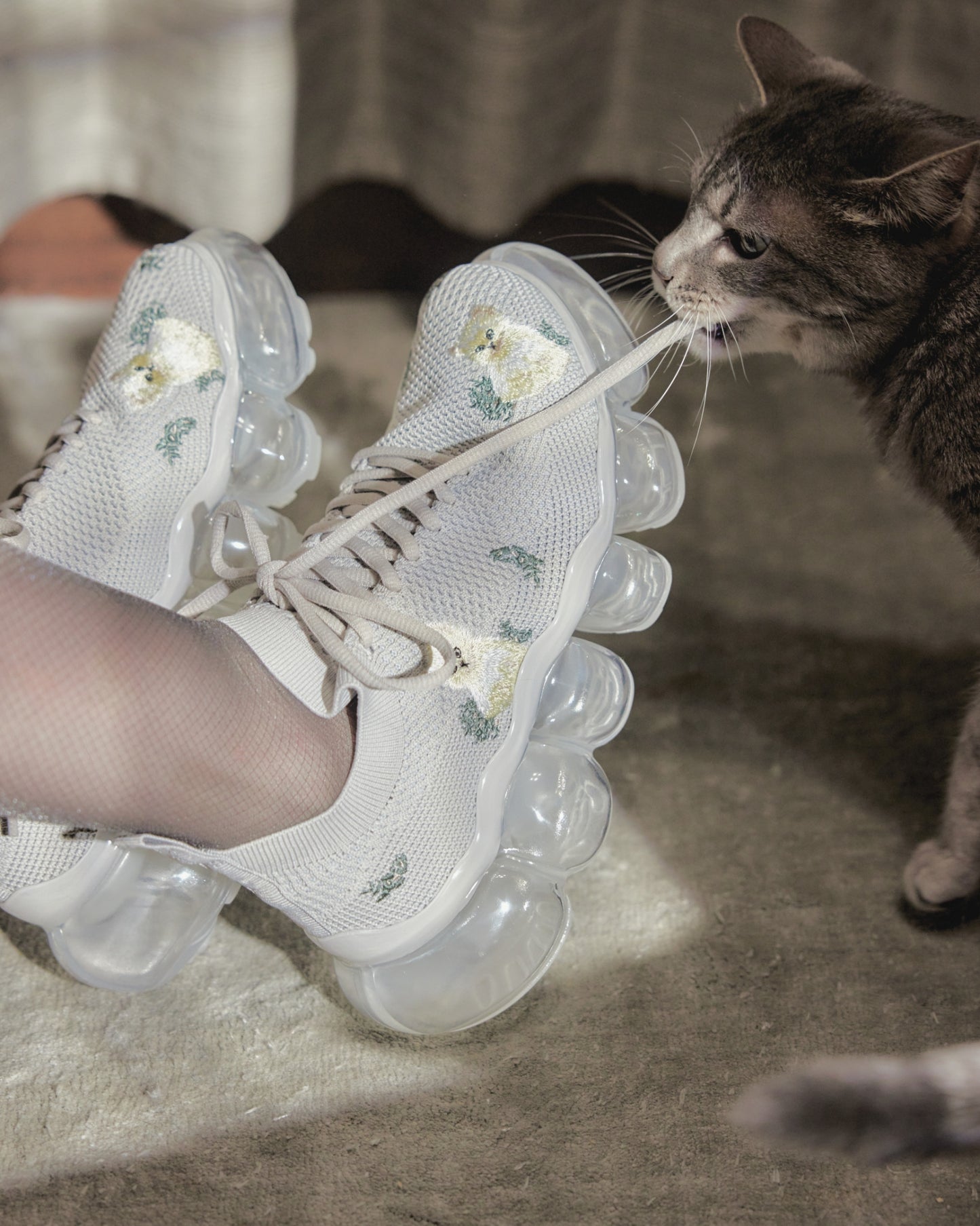 Jewelry Kitten Embroidery / Gray